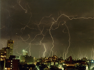 Thunderstorm_in_sydney_2000x1500